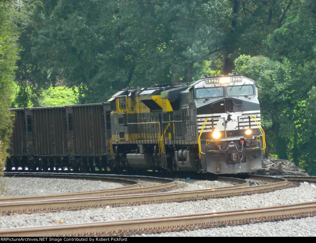 NS 4327 (AC44C6M) NS 1069 (SD70ACe) Virginian Heritage Unit